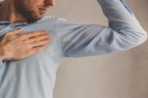man-checks-shirt-sweat